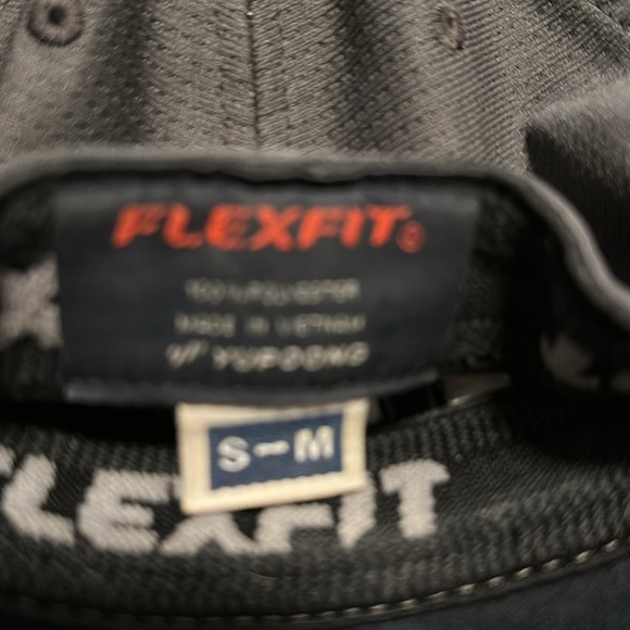 Travis Mathew Hat Bundle - Picture 4 of 4